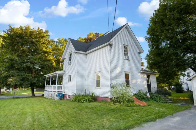 $239,900 | 8 Grove Street, Newport, ME 04953