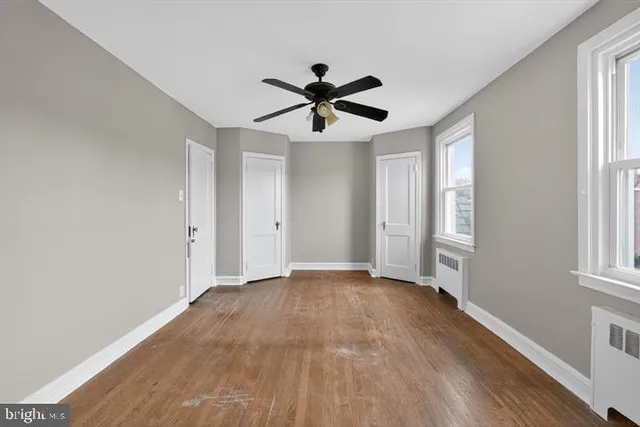 a view of a livingroom with a window and a ceiling fan