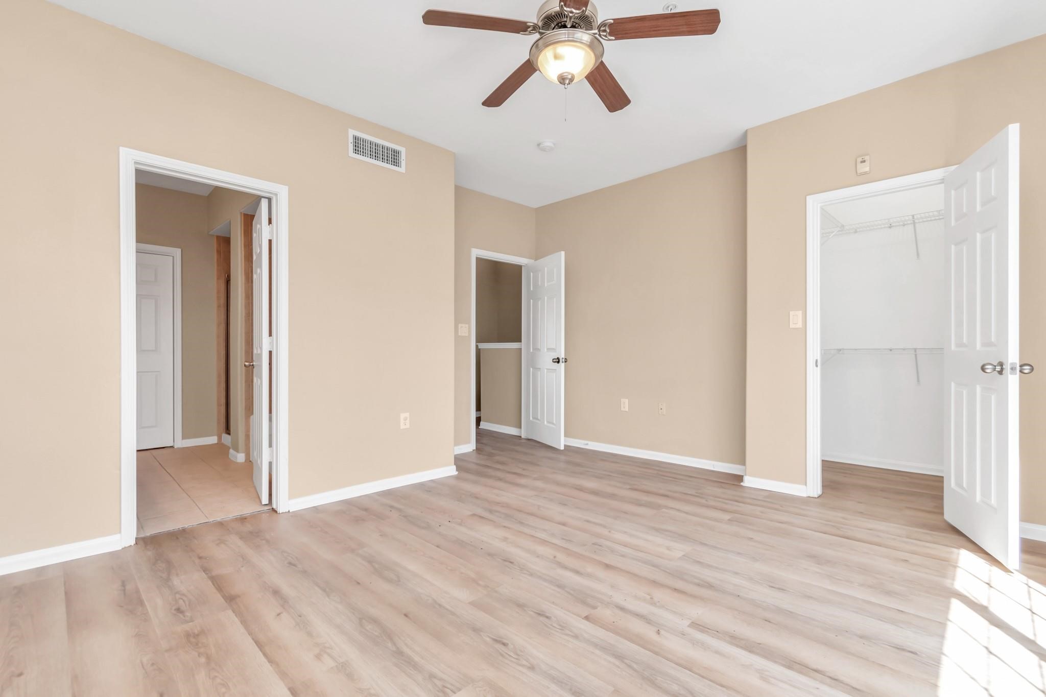 9200 Westheimer Road, Unit 1607 Houston, TX 77063 - Photo 31 of 34 a view of an empty room and wooden floor