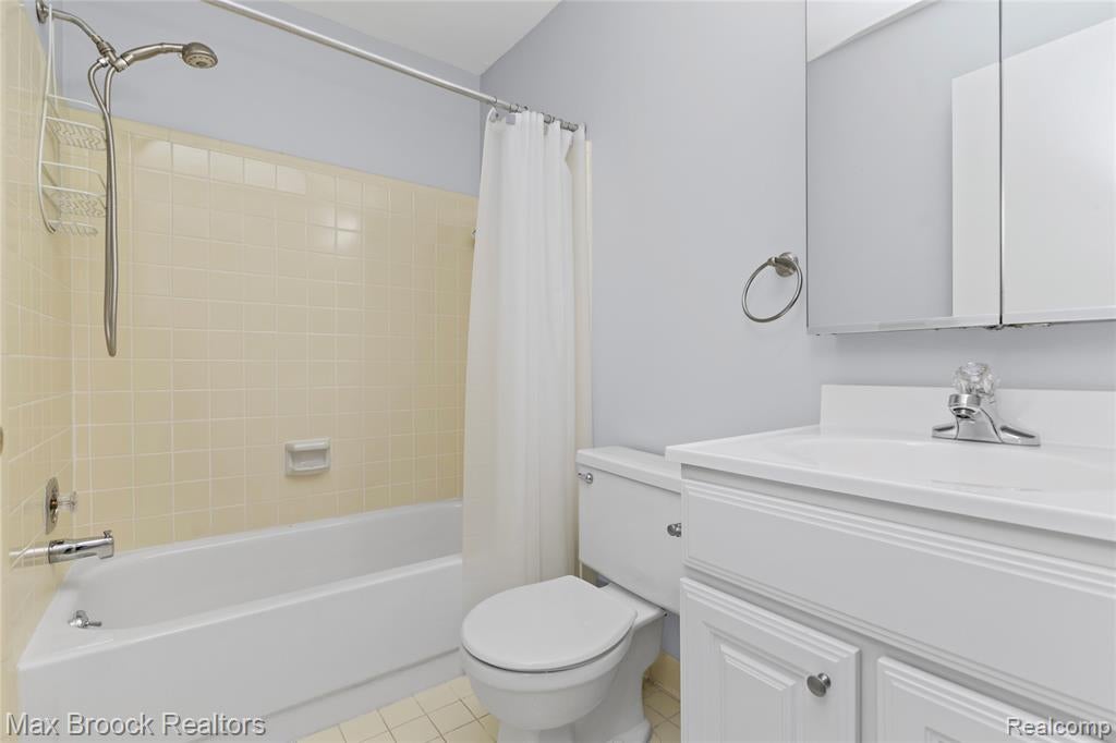 1157 Pine Ridge Court Rochester Hills, MI 48306 - Photo 28 of 55 Gallery Image 28