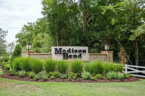 $302,500 | 2927 August Mist Court, Conroe, TX 77304