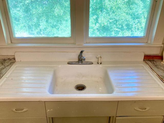 17 Nowling Drive DeFuniak Springs, FL 32433 - Photo 21 of 52 a bathroom with a sink and a window