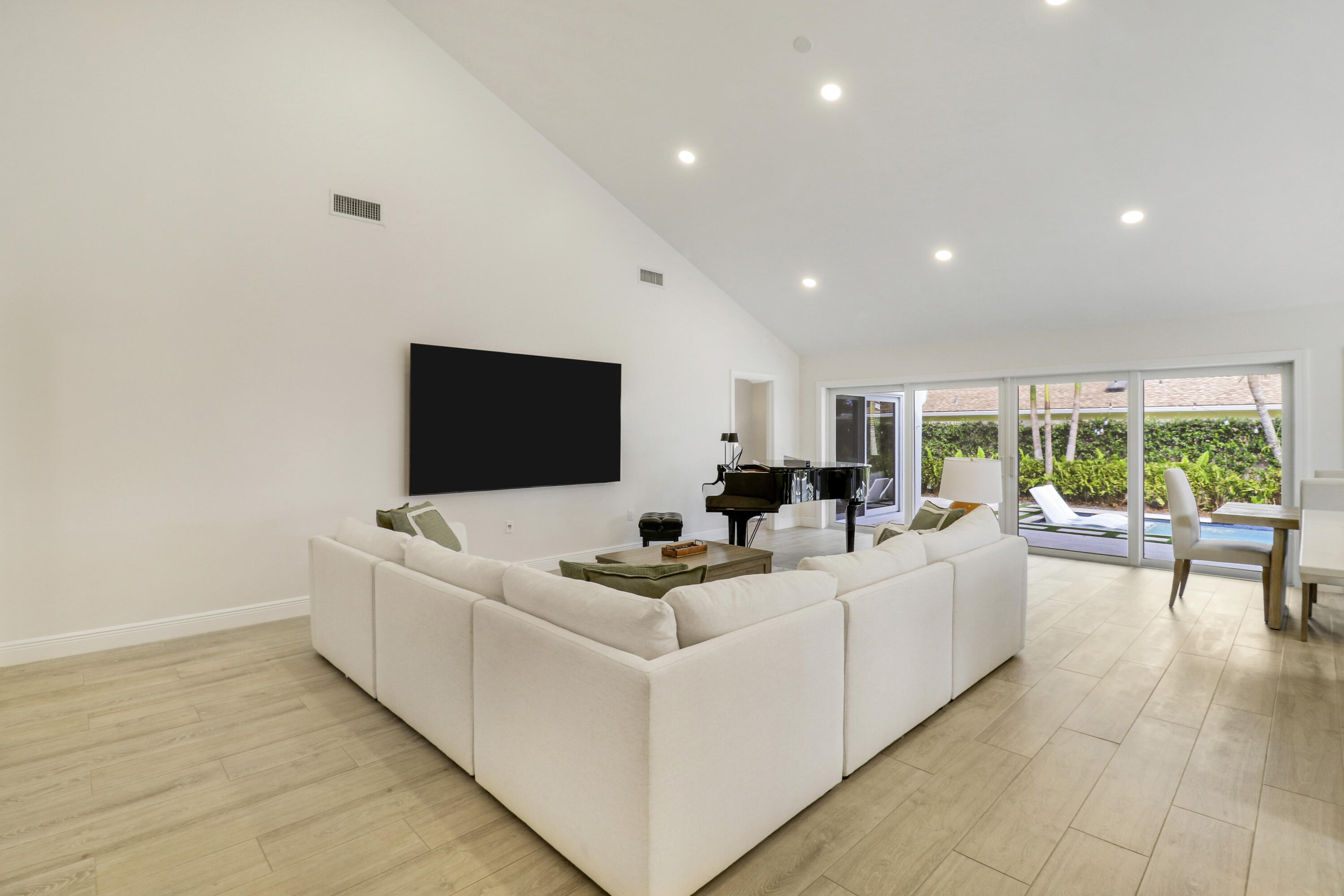 105 Ocean Pines Terrace Jupiter, FL 33477 - Photo 6 of 66 Living Area