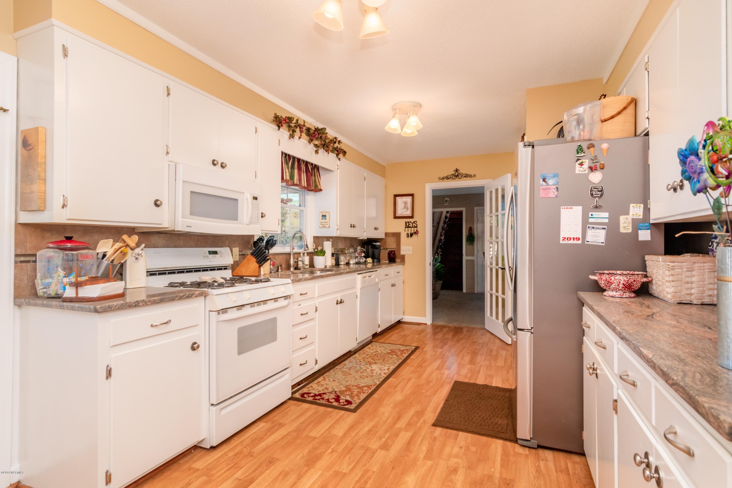 6407 River Road Washington, NC 27889 - Photo 12 of 35 012 kitchen