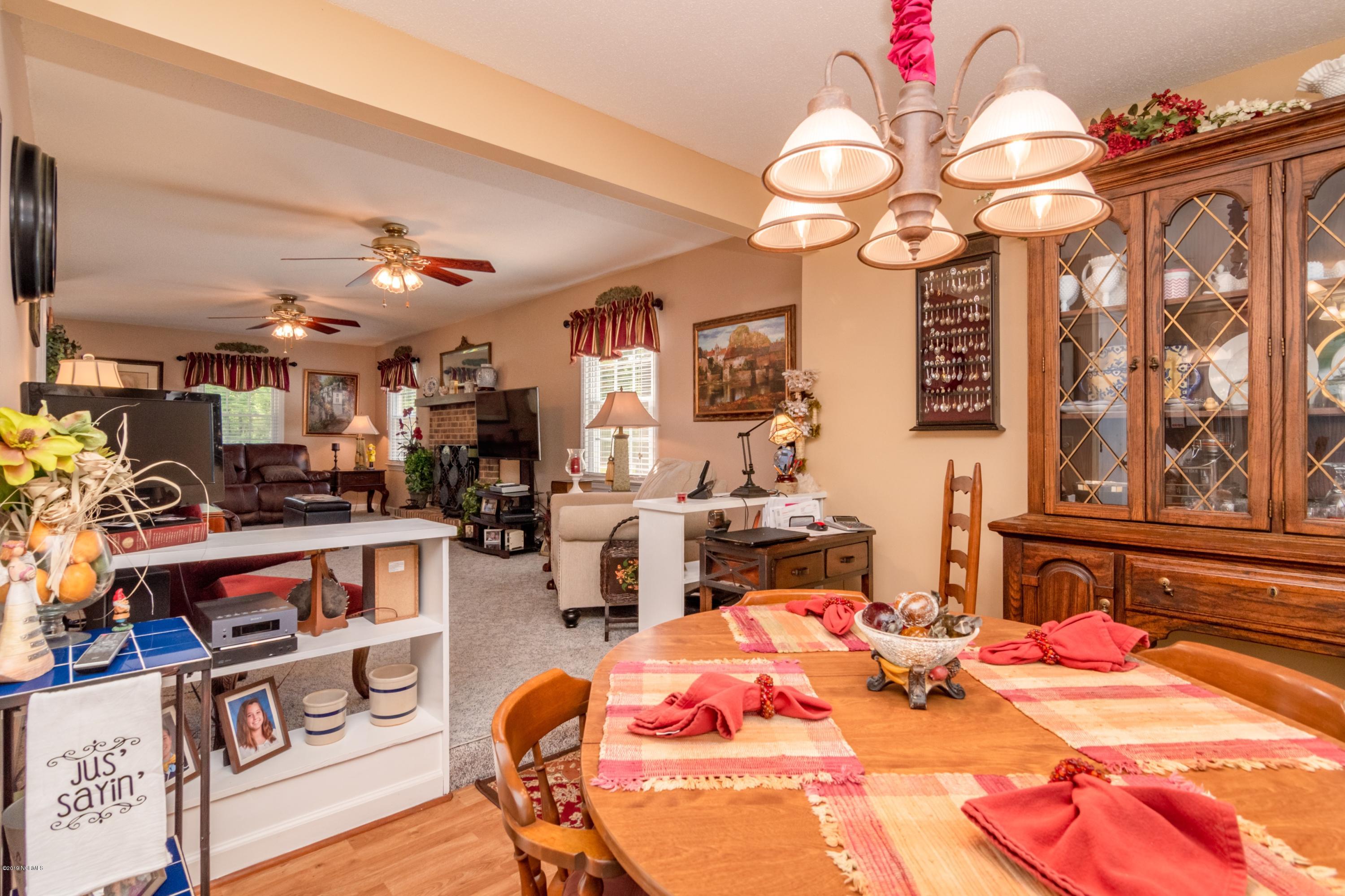 6407 River Road Washington, NC 27889 - Photo 14 of 35 014 breakfast area