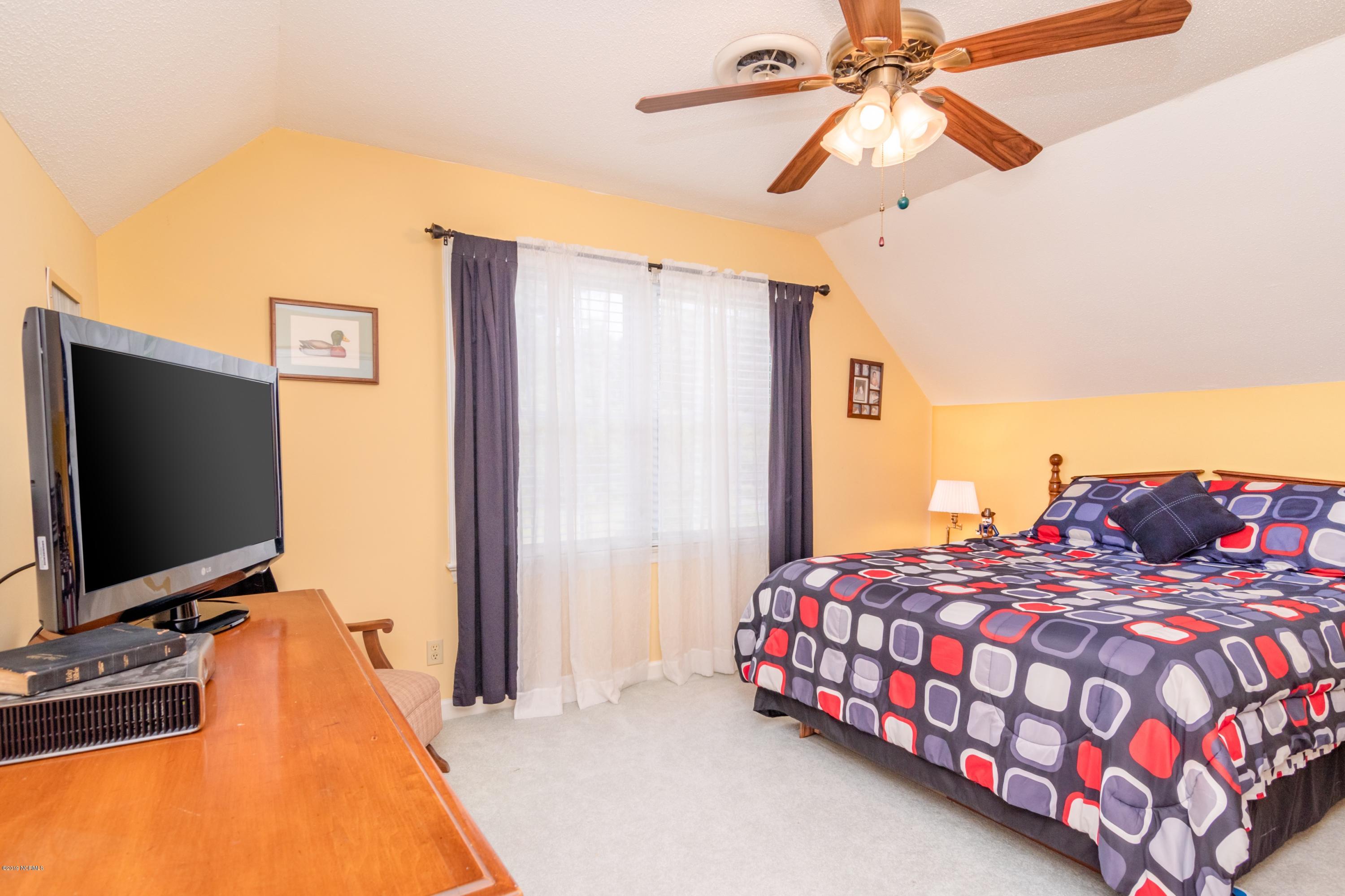6407 River Road Washington, NC 27889 - Photo 18 of 35 017 bedroom 2
