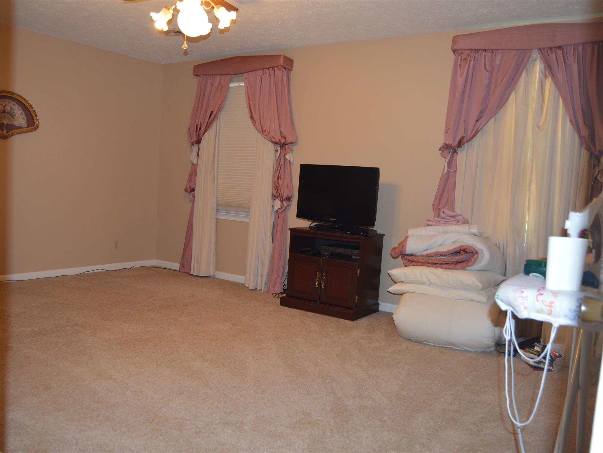 604 New Castle Road Clarksville, TN 37043 - Photo 17 of 21 Gallery Image 17