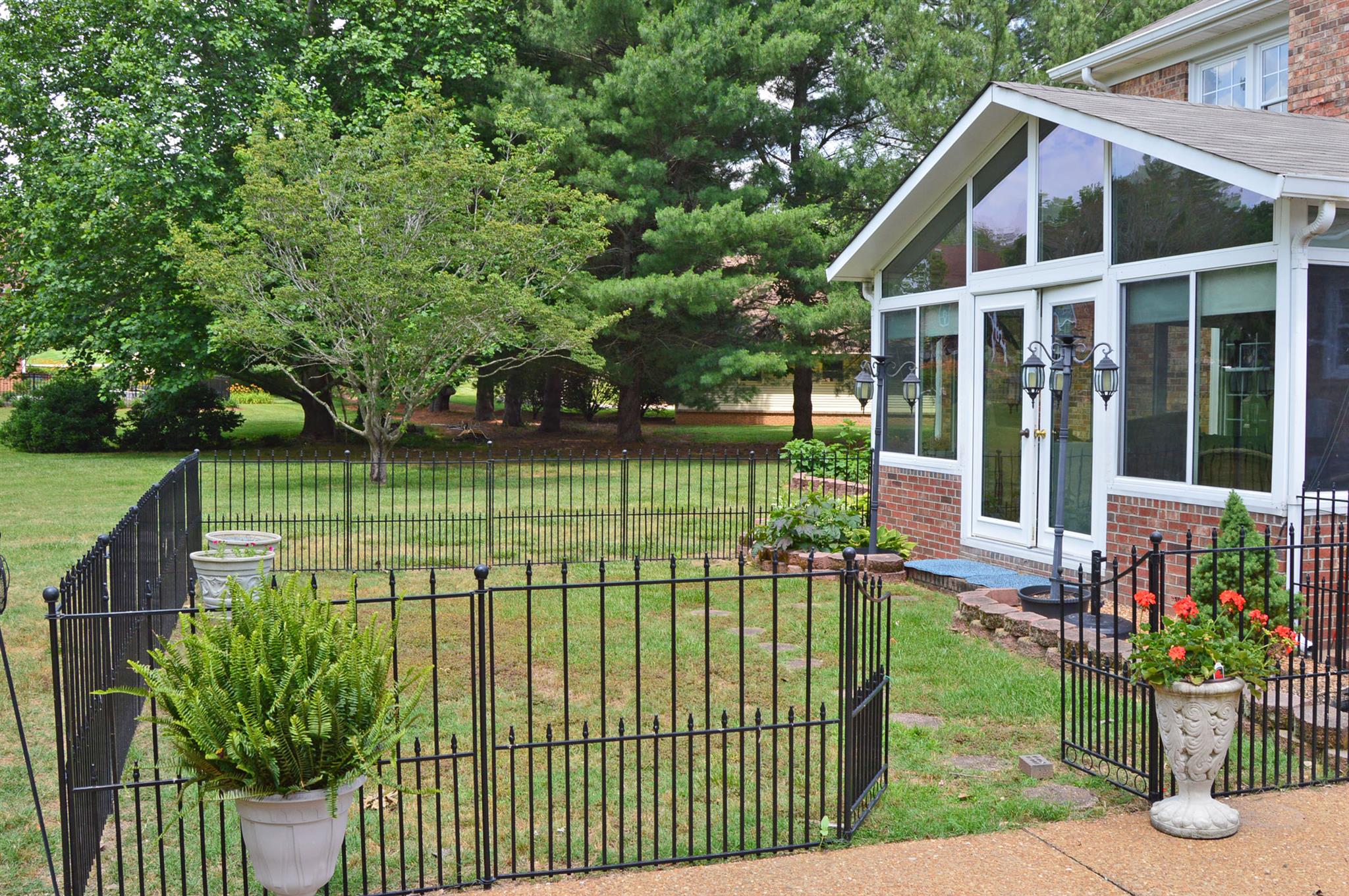 604 New Castle Road Clarksville, TN 37043 - Photo 20 of 21 Gallery Image 20