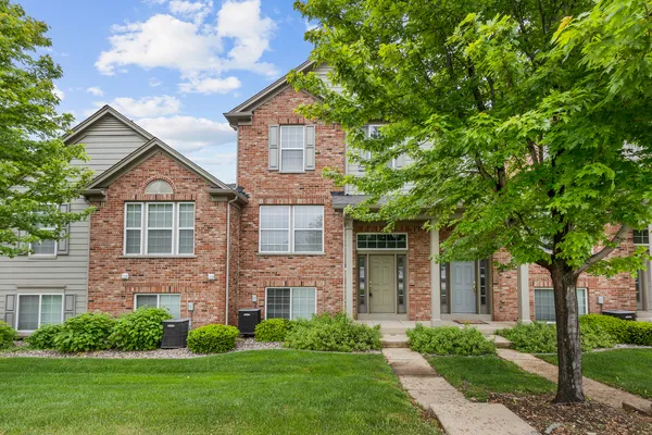 $3,000 | 101 Driscoll Lane, Unit 6, Wood Dale, IL 60007