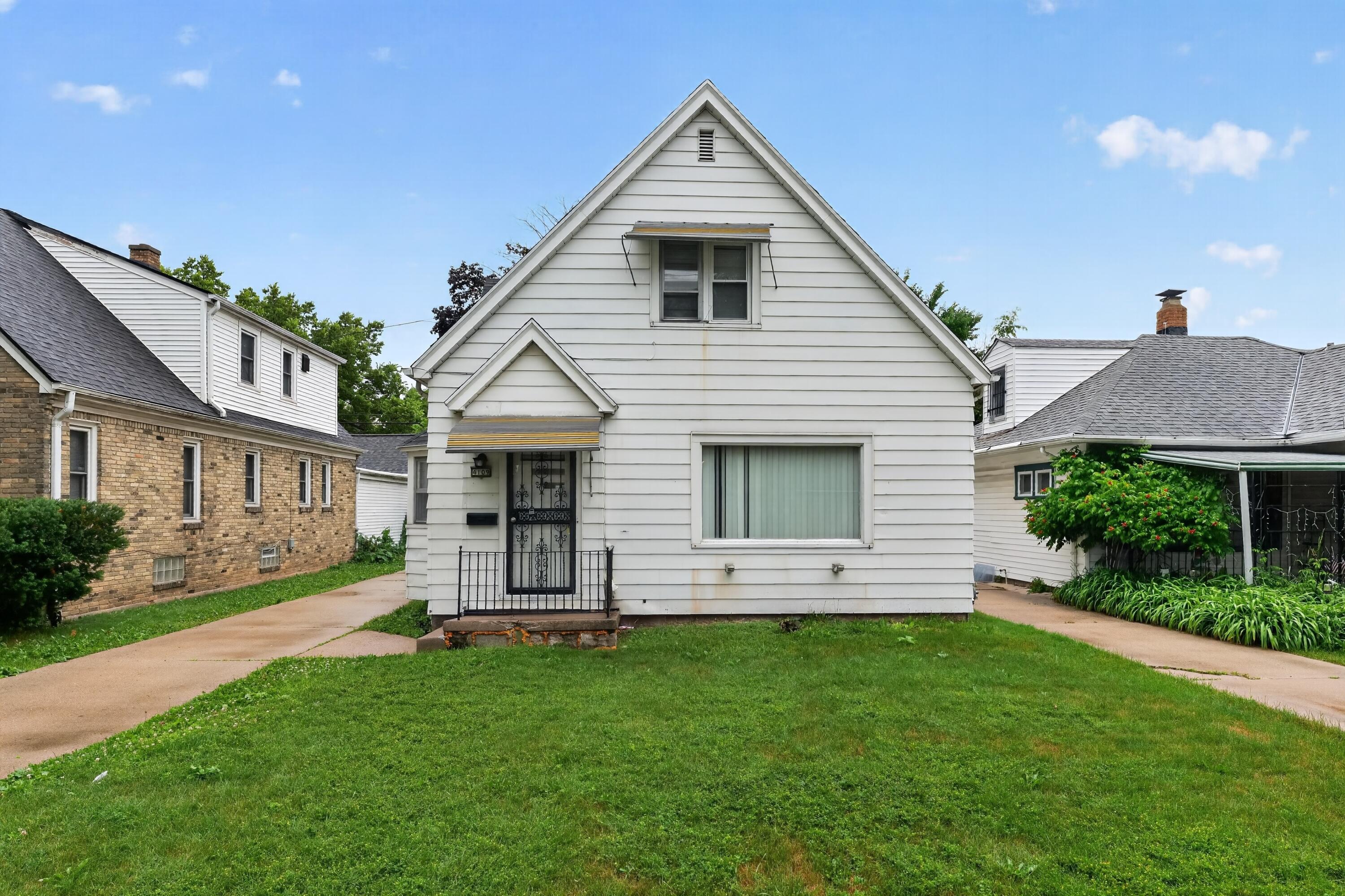 4109 North 39th Street Milwaukee, WI 53216 - Photo 2 of 37 04_4109_N_39th_St-Exterior-8846