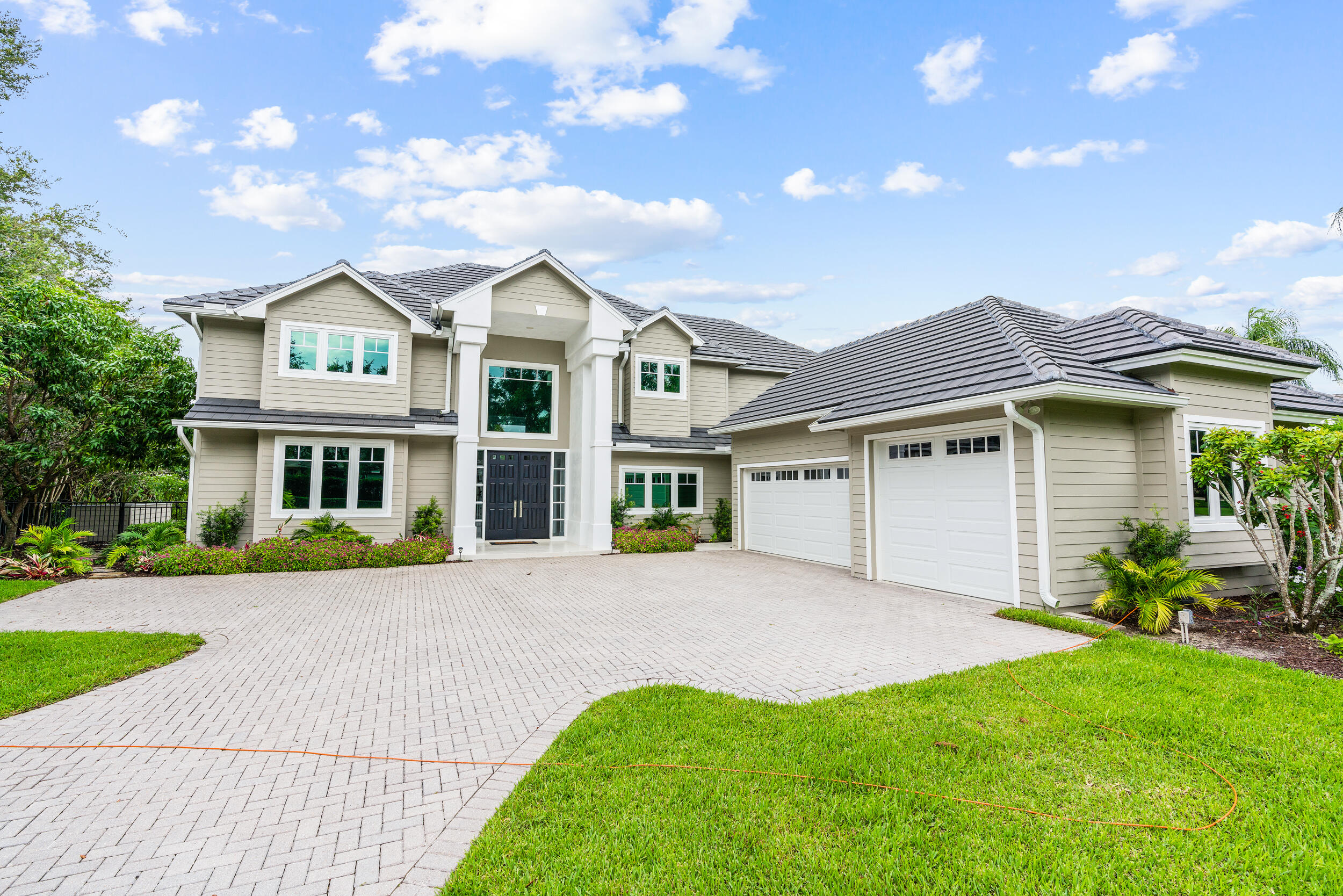 18169 Southeast Ridgeview Drive Tequesta, FL 33469 - Photo 8 of 51 18169 SE Ridgeview Dr-2