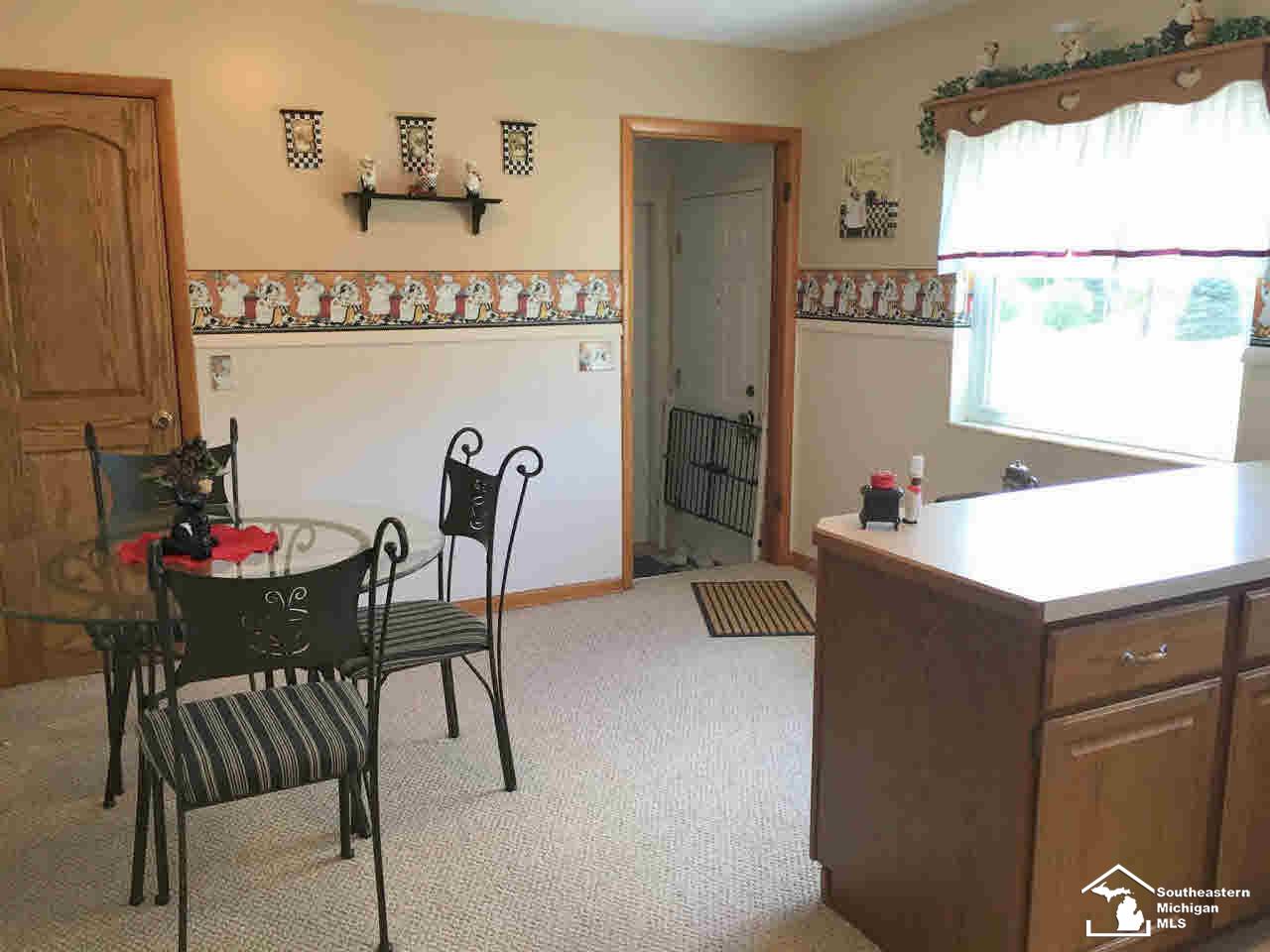 Eat-in Kitchen