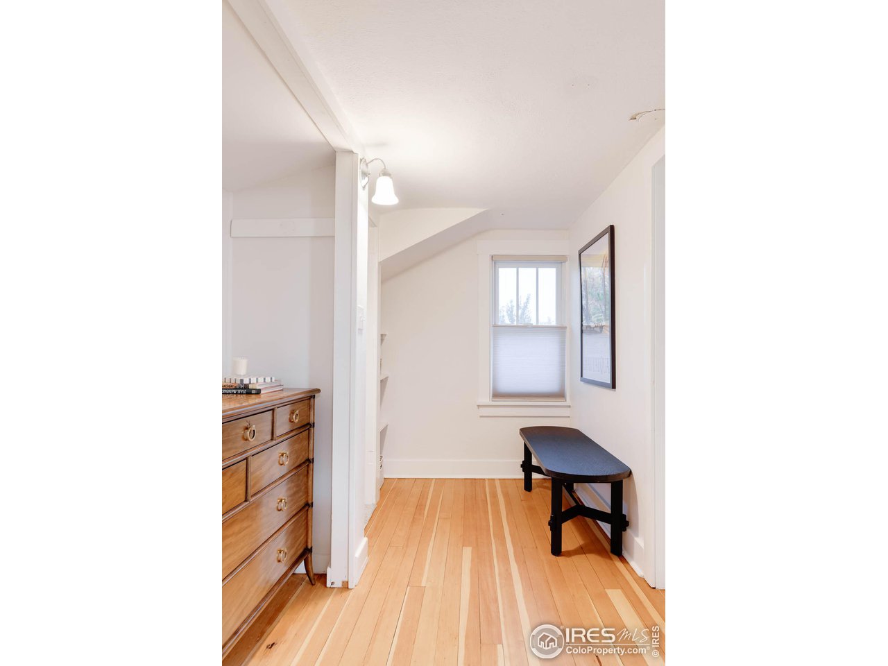 855 15th Street Boulder, CO 80302 - Photo 13 of 21 Upper hallway