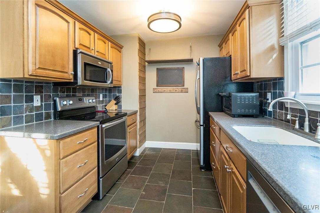 115 Cedar Road Hellertown, PA 18055 - Photo 11 of 33