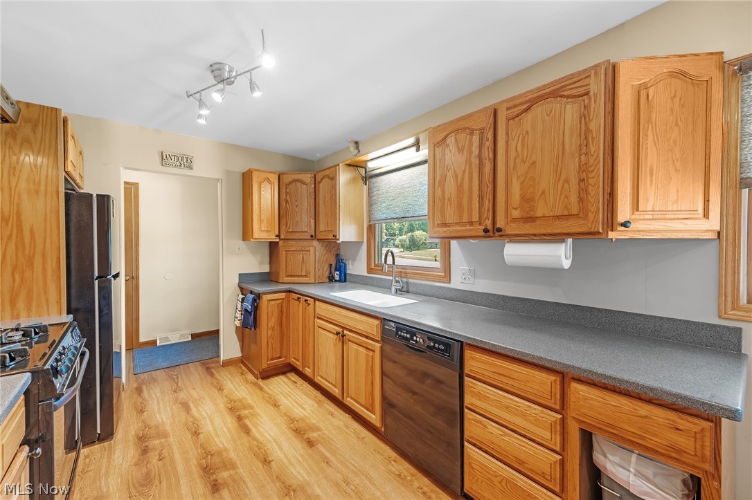 2315 Burnham Road Akron, OH 44333 - Photo 12 of 38