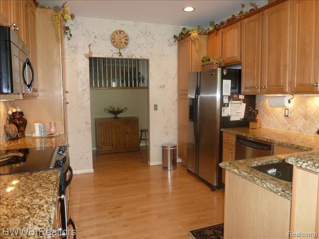 3593 Winding Brk Circle, Unit 88 Rochester, MI 48309 - Photo 2 of 12 Kitchen