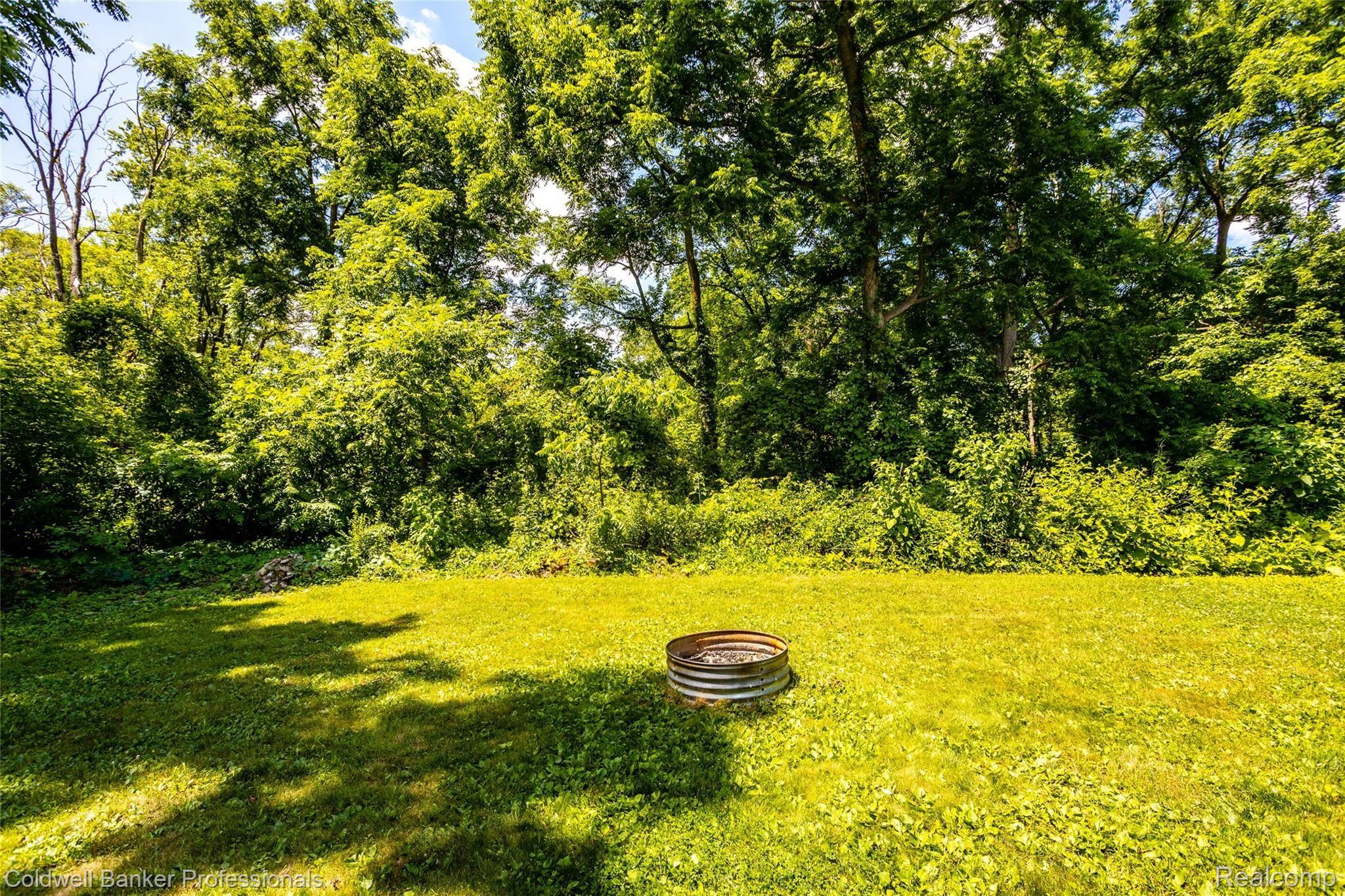 3612 South Sheldon Road Canton, MI 48188 - Photo 8 of 35 3612 Sheldon L011.jpg