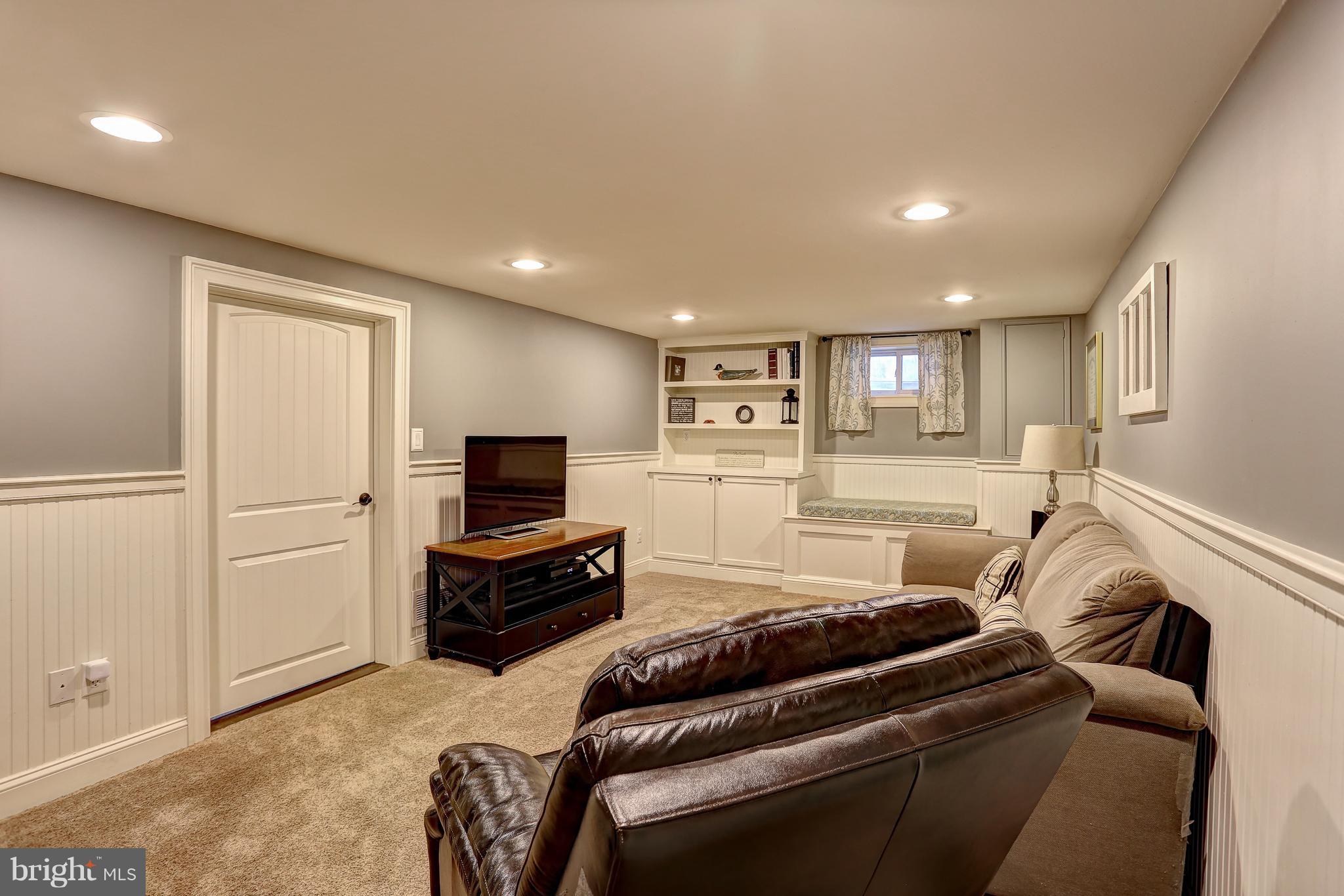5537 Gayland Road Baltimore, MD 21227 - Photo 8 of 20 a living room with furniture and a flat screen tv