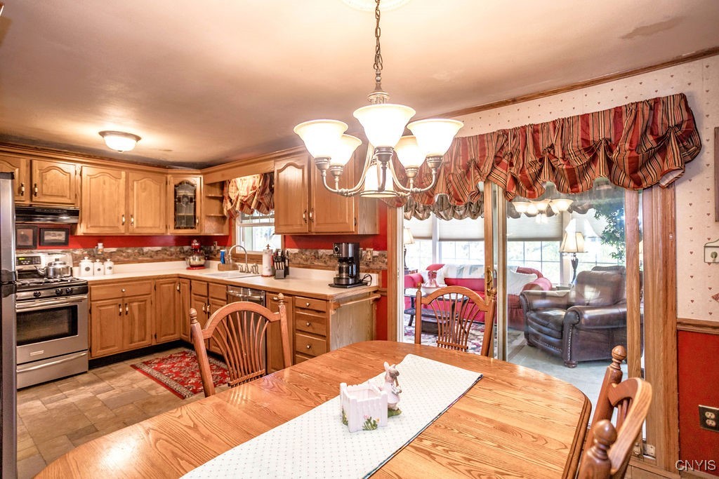 4286 Old Meadow Road Clay, NY 13041 - Photo 8 of 29