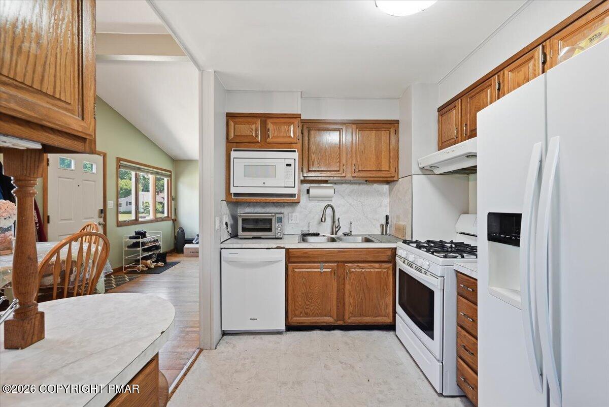 137 Sweetfern Road Stroudsburg, PA 18360 - Photo 18 of 67 Kitchen