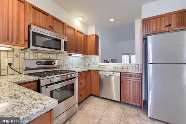 $334,900 | 211 Willow Valley Drive, Lancaster, PA 17602