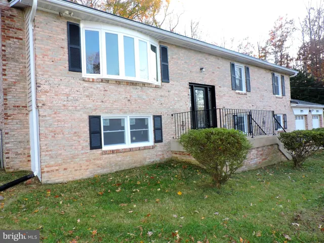 a view of house with backyard