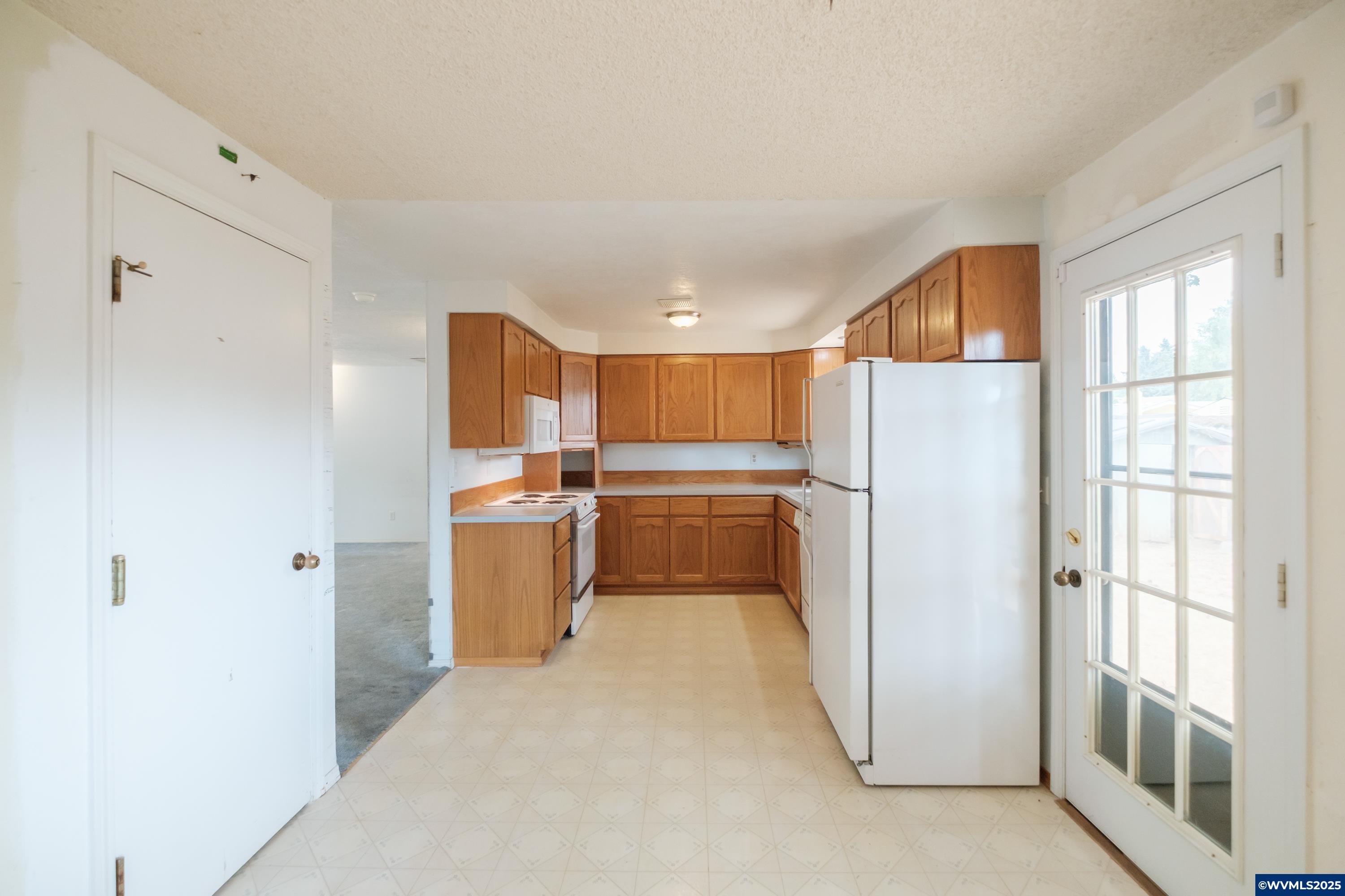 5074 Lone Oak Road Southeast Salem, OR 97306 - Photo 7 of 22