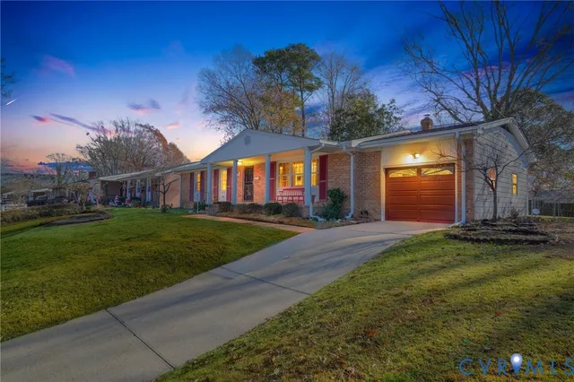 a view of a house with a yard