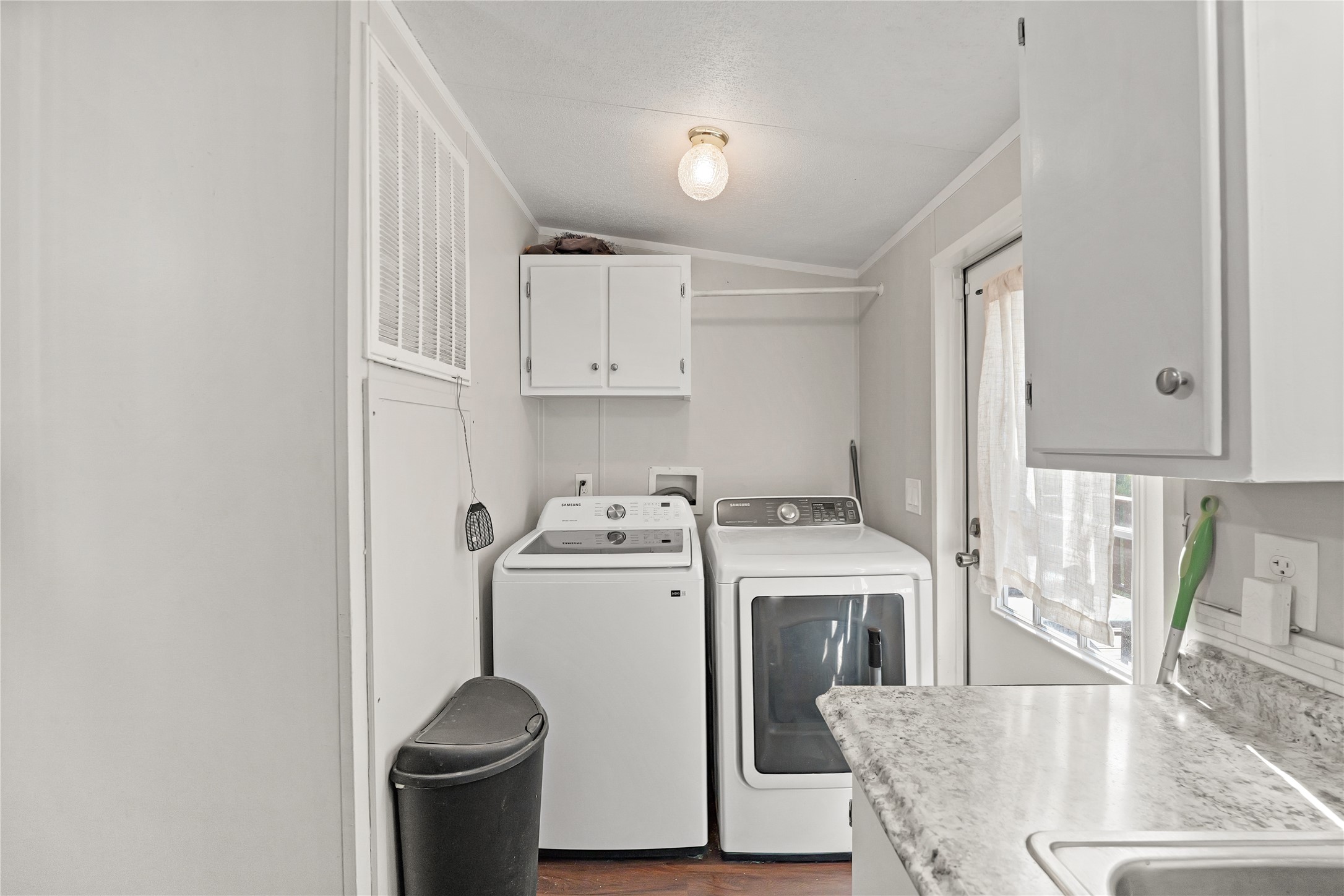 16572 River Ranch Drive Conroe, TX 77302 - Photo 11 of 24 a utility room with dryer and washer