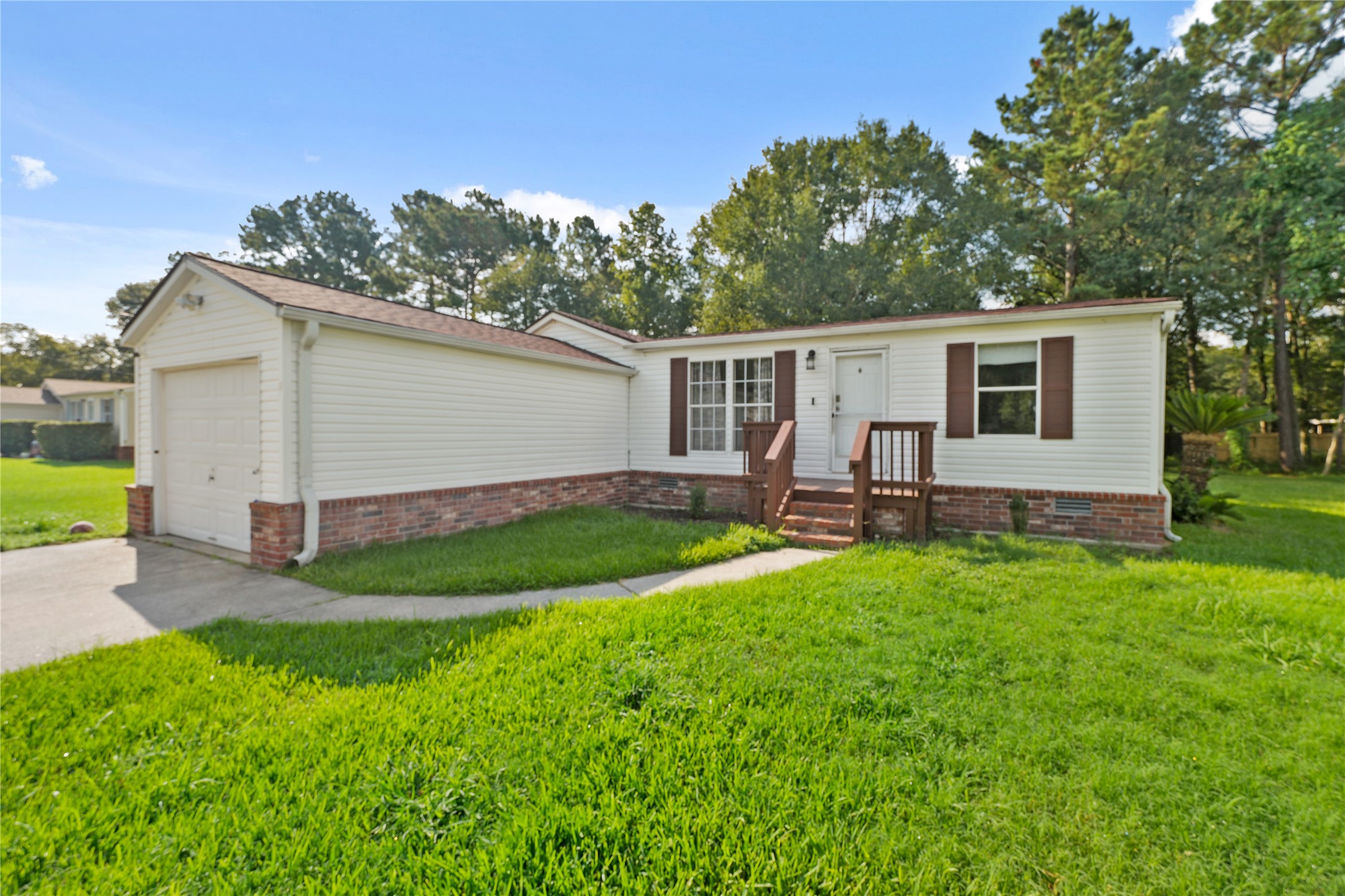 16572 River Ranch Drive Conroe, TX 77302 - Photo 3 of 24 a view of a backyard with plants and a patio