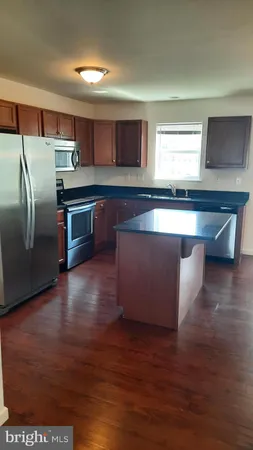 $2,025 | 712 Admiral's Quay Drive, Mechanicsburg, PA 17050