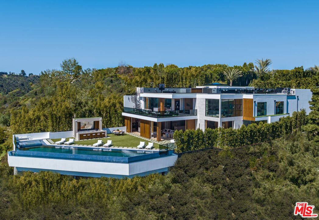 a view of a house with a big yard