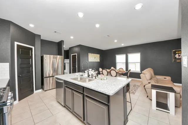 $415,000 | 930 Pismo Lane, Rosharon, TX 77583