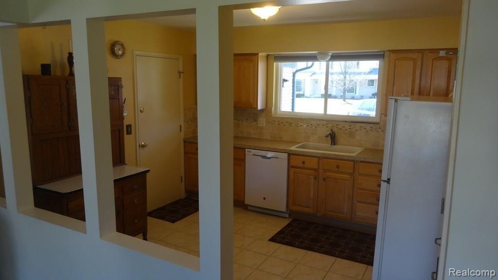 25228 Branchaster Road Farmington Hills, MI 48336 - Photo 8 of 24