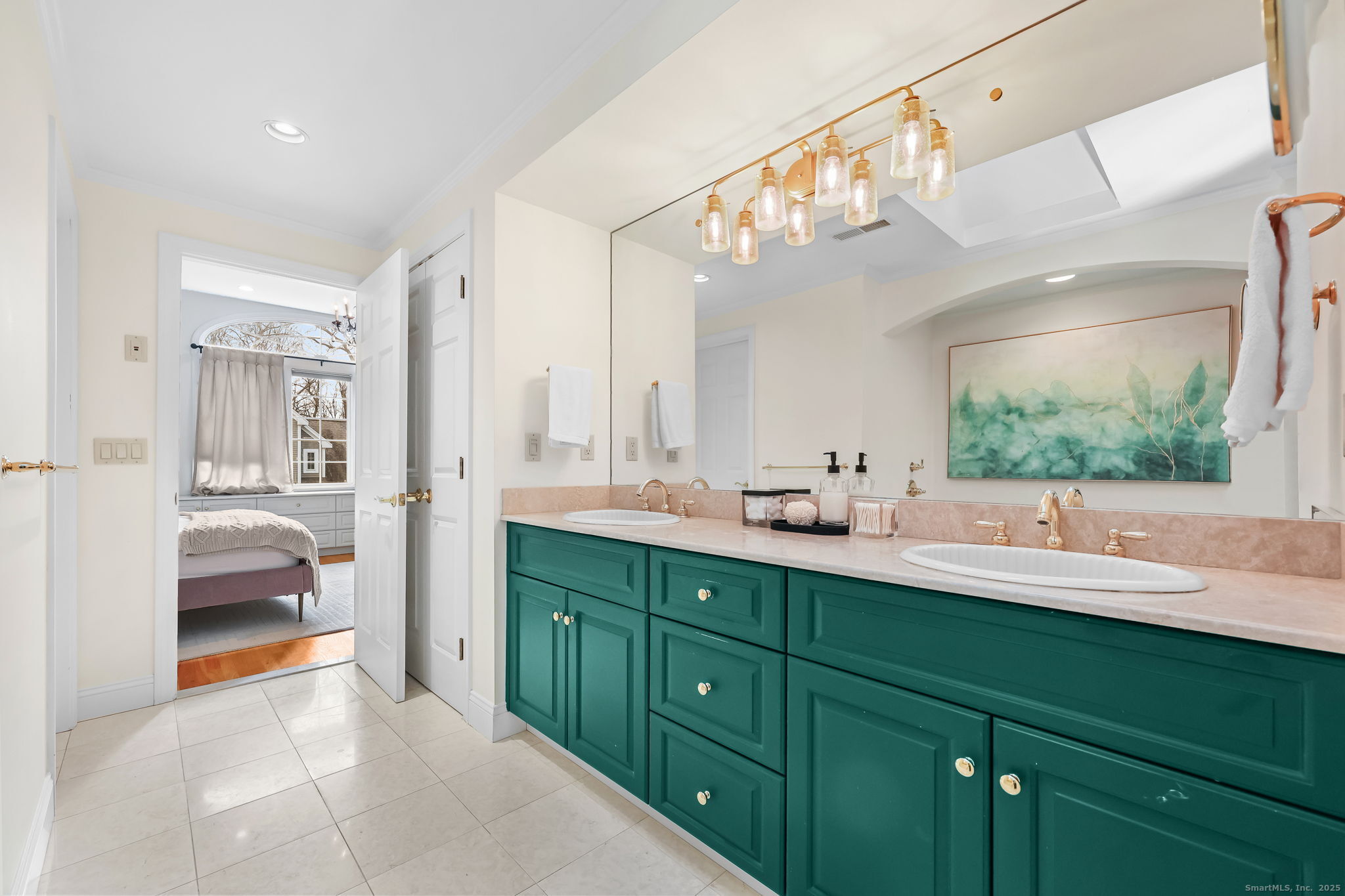 76 Hilary Circle, Unit 76 Fairfield, CT 06825 - Photo 13 of 29 a en suite bathroom with a tub sink and mirror