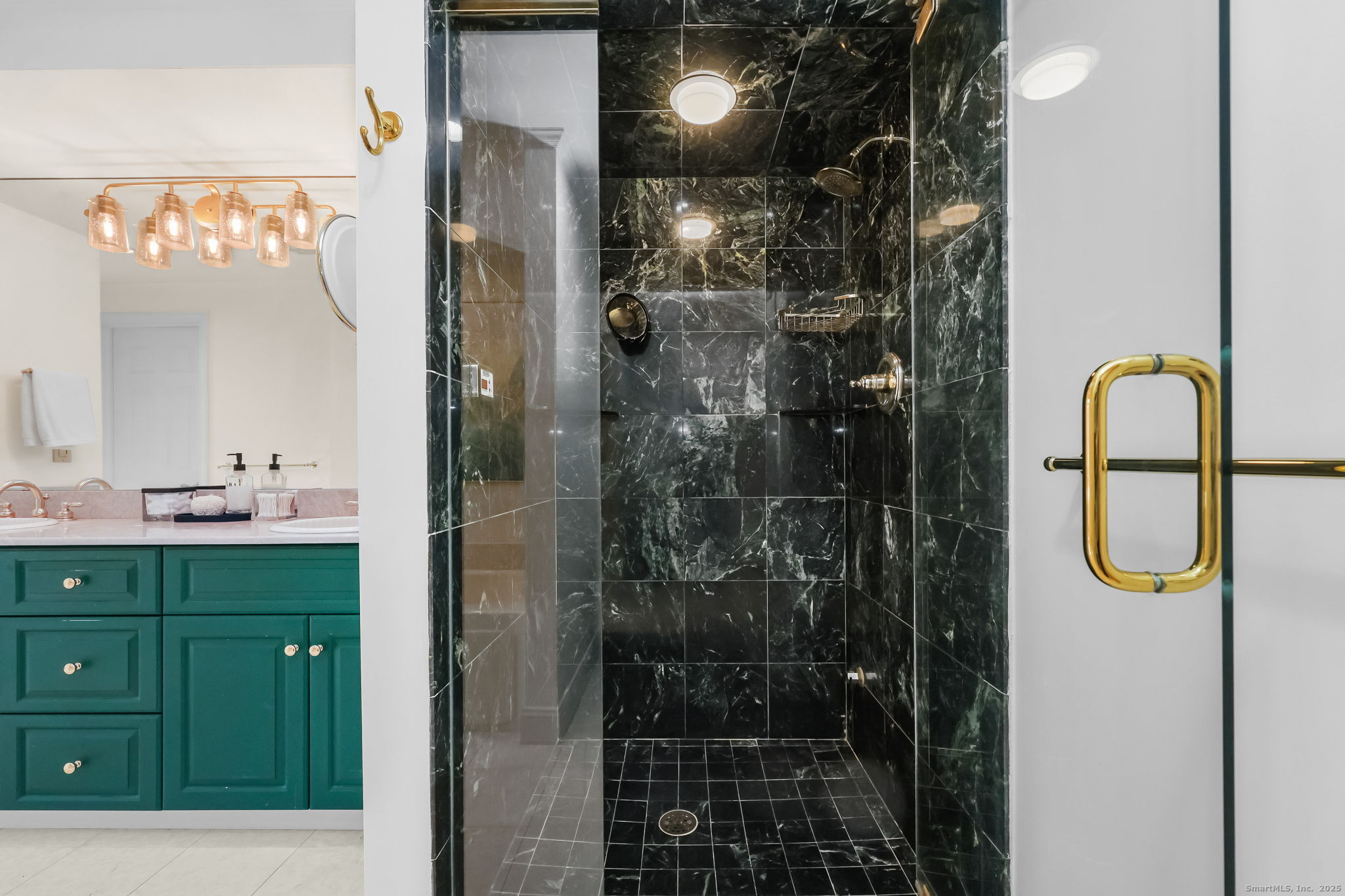 76 Hilary Circle, Unit 76 Fairfield, CT 06825 - Photo 14 of 29 a bathroom with a shower a sink and a mirror