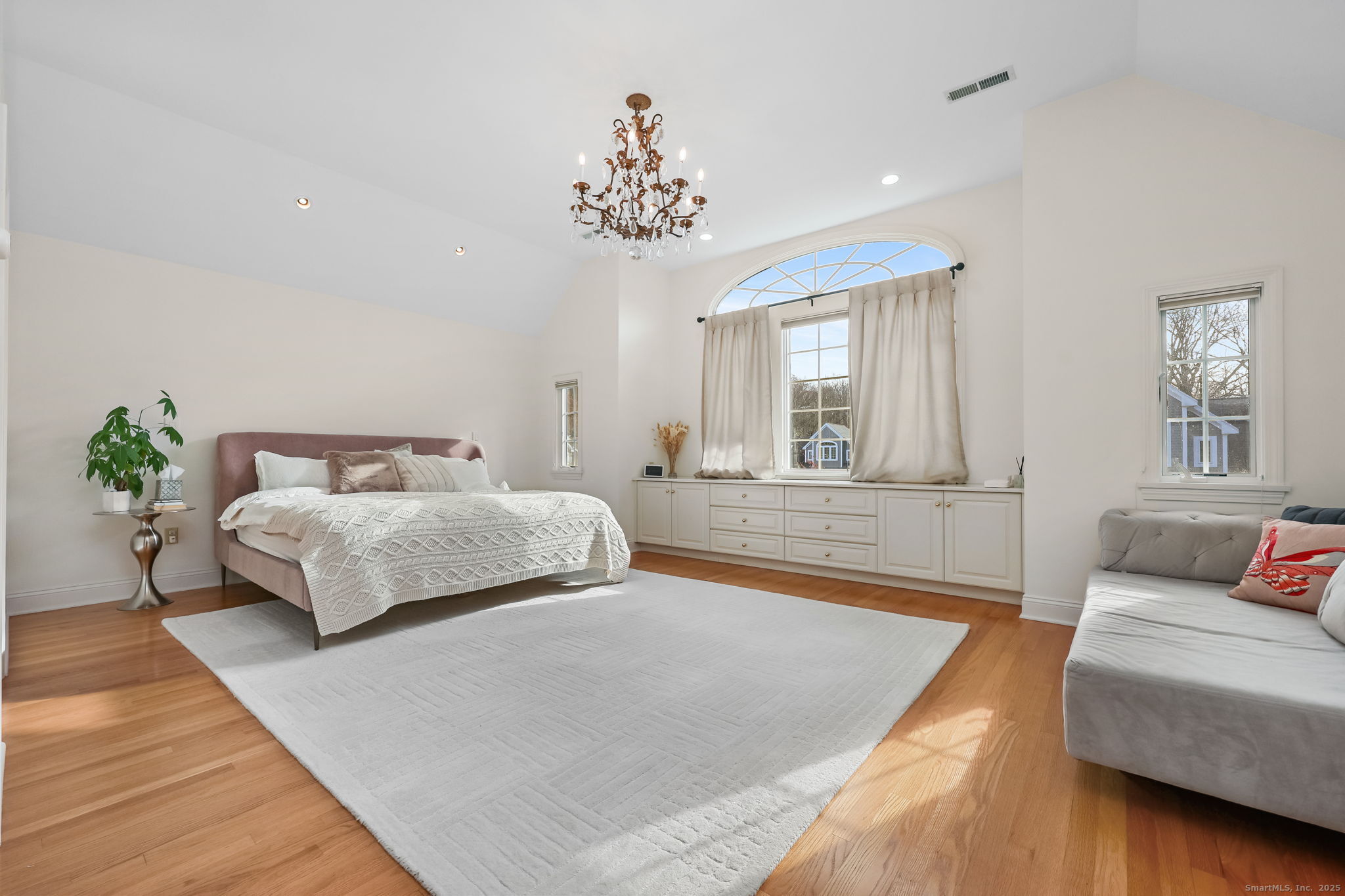 76 Hilary Circle, Unit 76 Fairfield, CT 06825 - Photo 10 of 29 a bedroom with a large bed and a couch