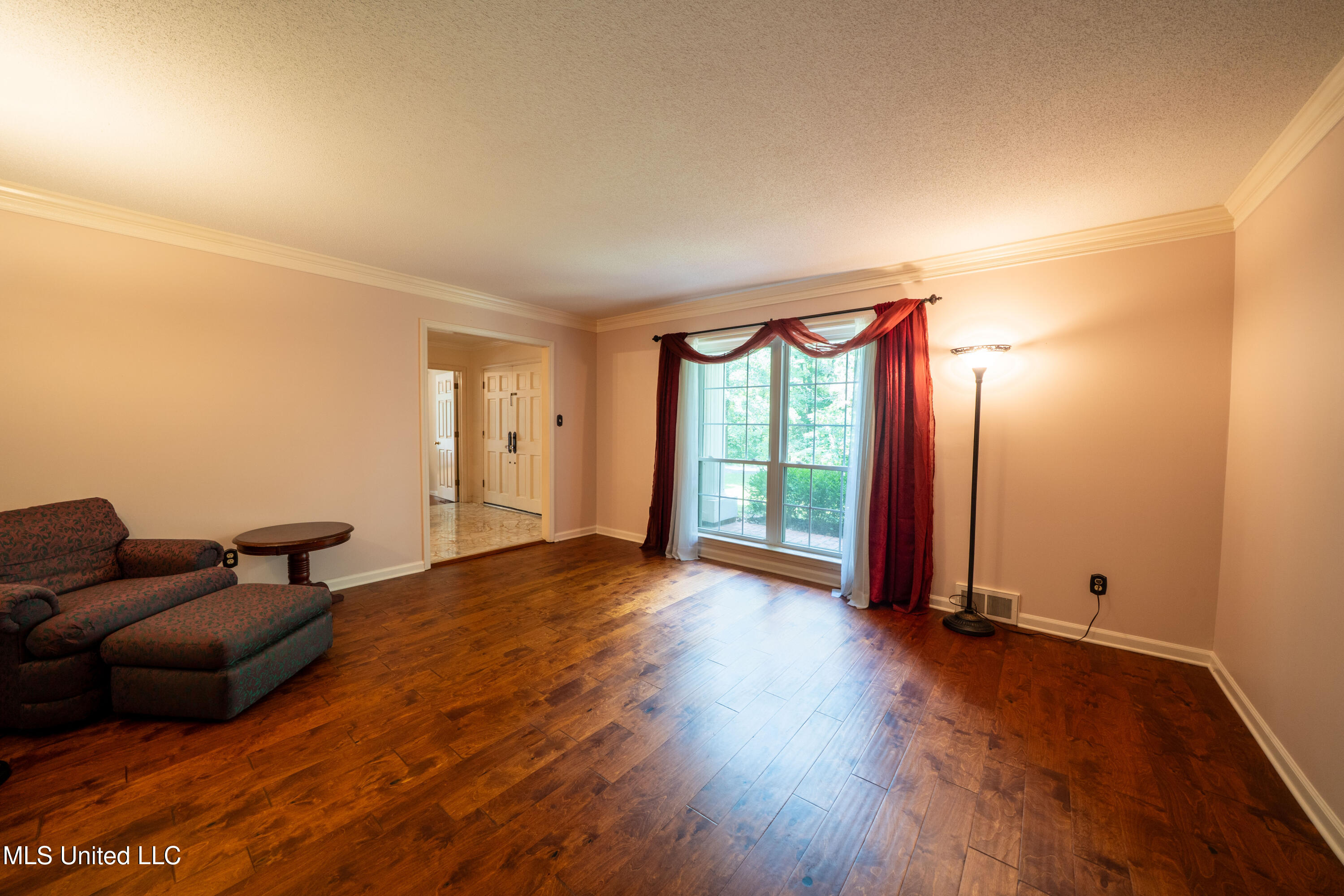 6333 Church Road Walls, MS 38680 - Photo 16 of 44 Large living room