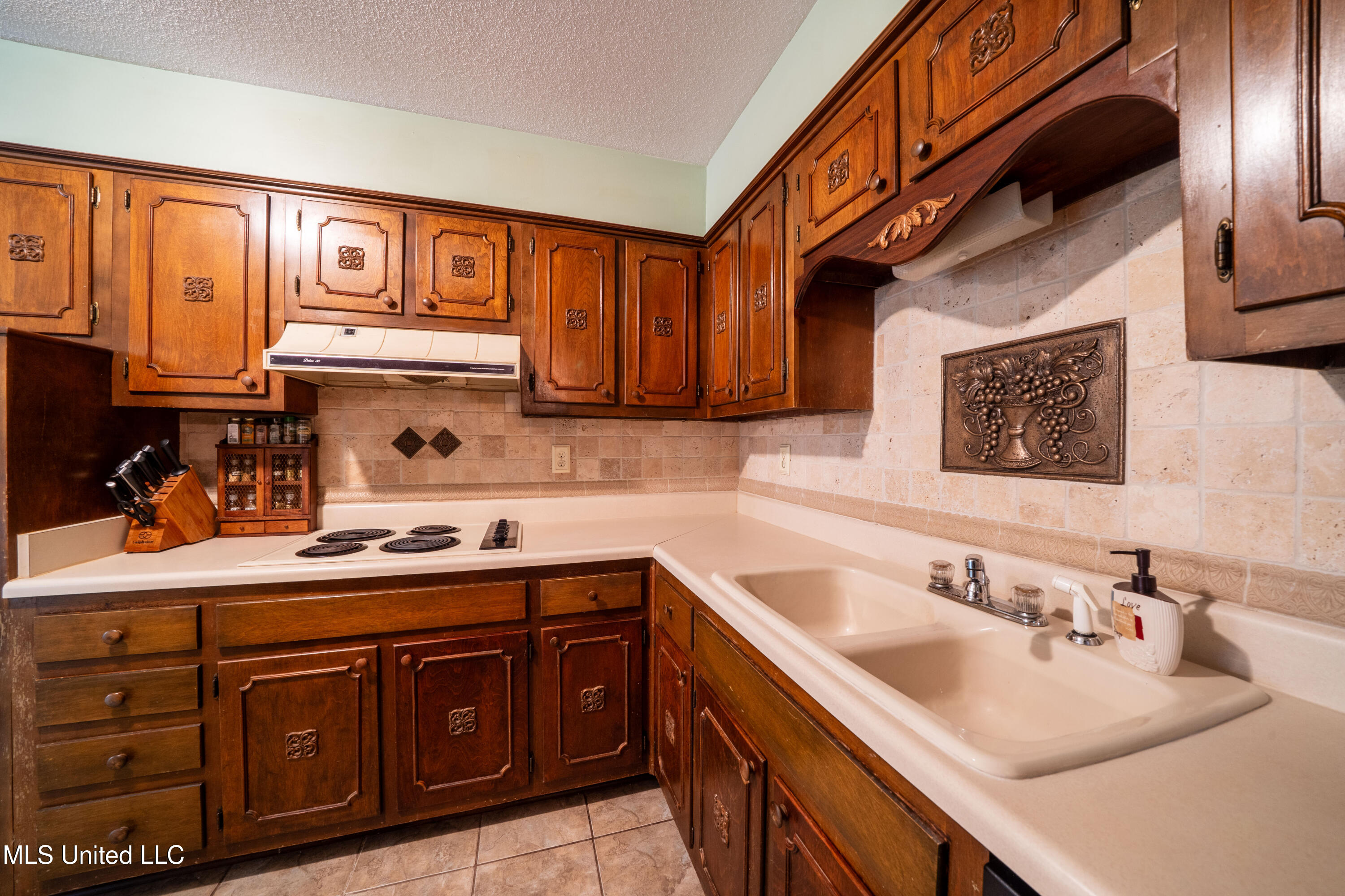 6333 Church Road Walls, MS 38680 - Photo 19 of 44 Kitchen -double ceramic sink