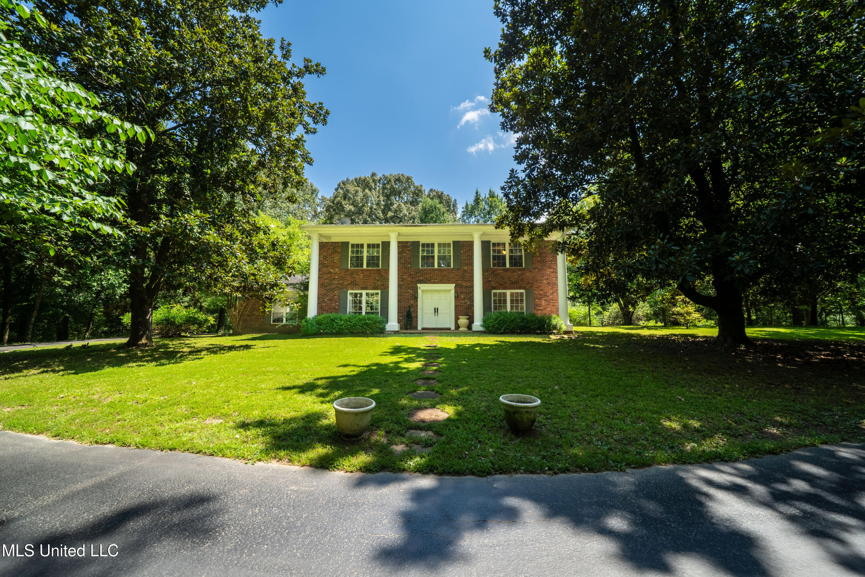 6333 Church Road Walls, MS 38680 - Photo 2 of 44 Driveway up