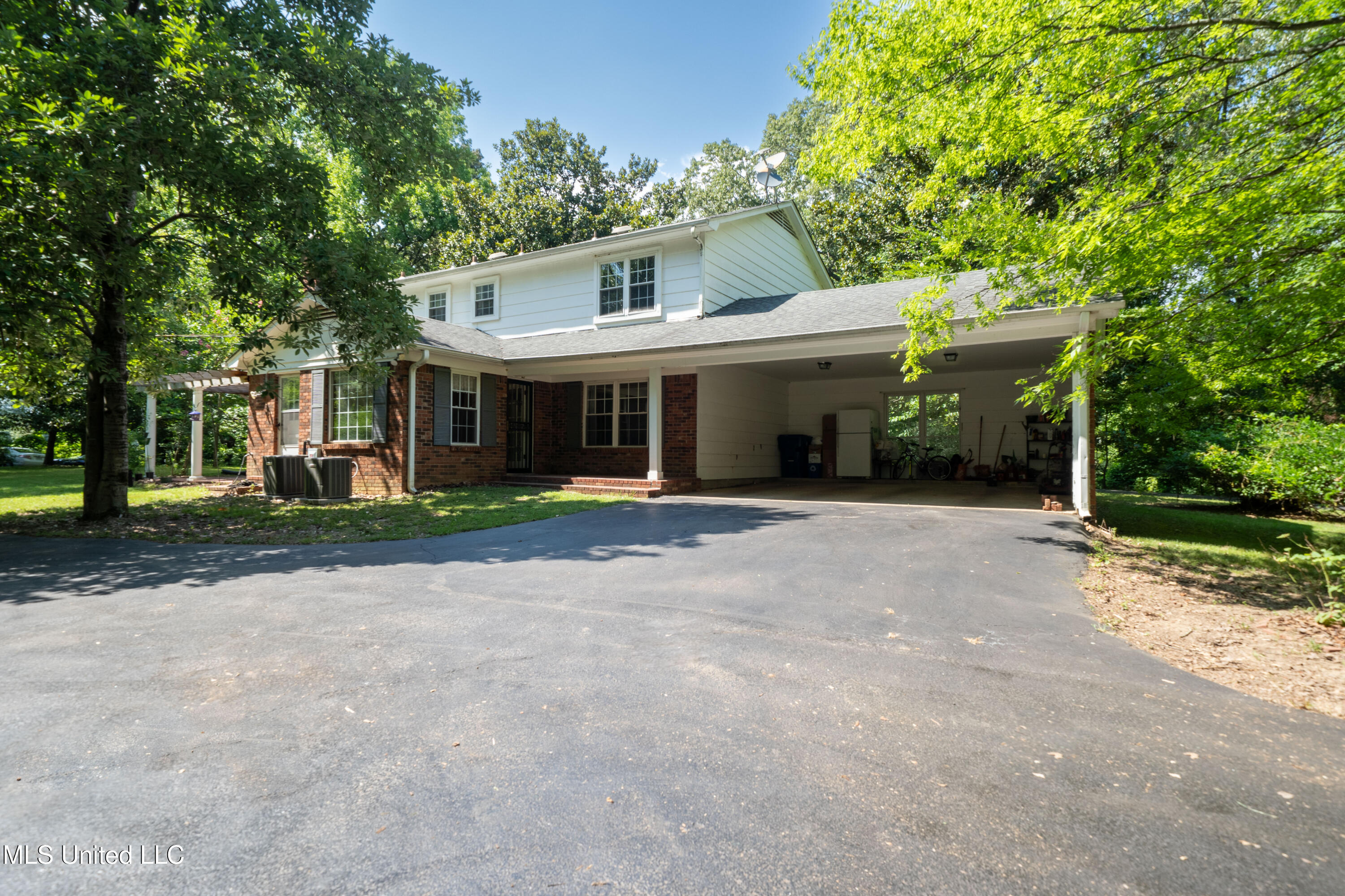 6333 Church Road Walls, MS 38680 - Photo 40 of 44 Paved area for entertaining & parking