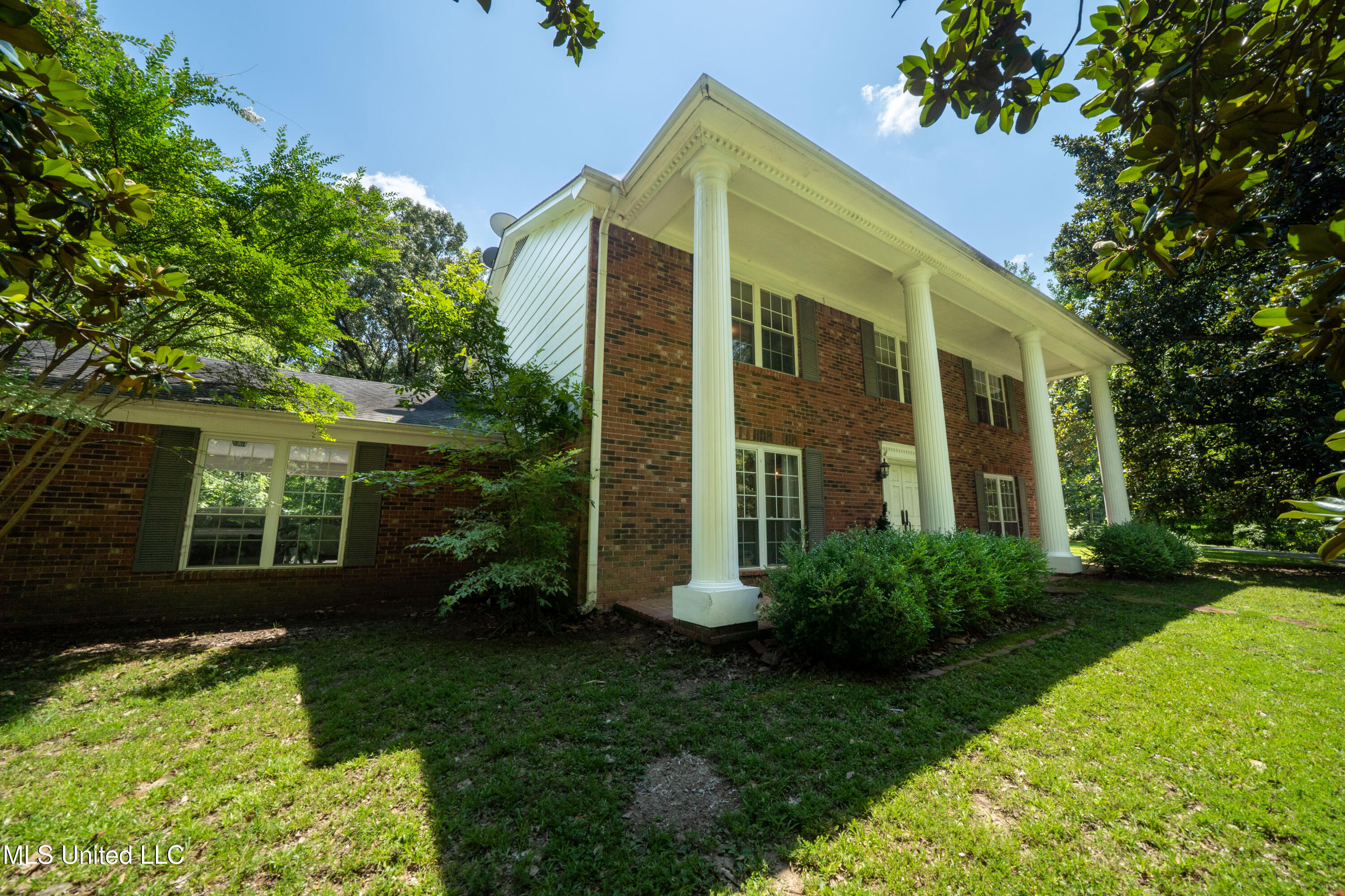 6333 Church Road Walls, MS 38680 - Photo 4 of 44 Front porch