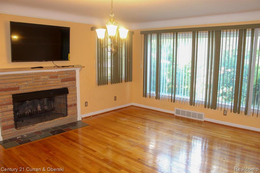 854 South Gulley Road Dearborn Heights, MI 48125 - Photo 2 of 25