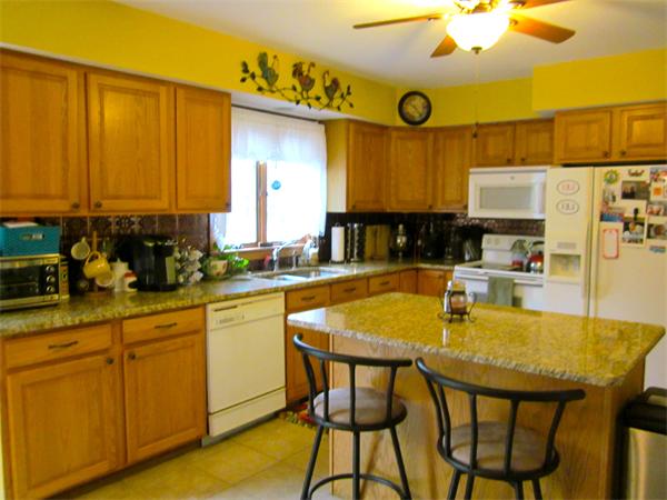 36 Strong Road Southampton, MA 01073 - Photo 7 of 20 a kitchen that has a table and chairs in it