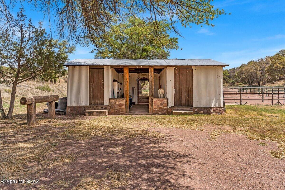 277-290 Canelo Road Elgin, AZ 85611 - Photo 39 of 49 Horse Barn West II