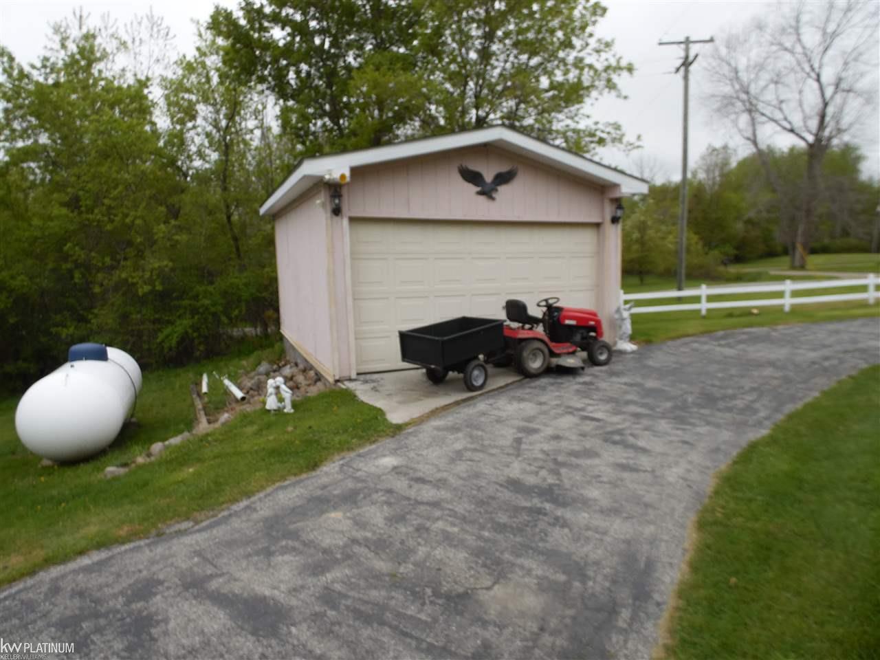 6856 Wiltsie Road Lexington, MI 48450 - Photo 3 of 21 31348072-2.JPG