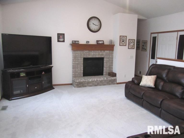 3855 Raleigh Avenue Bettendorf, IA 52722 - Photo 11 of 20 Gallery Image 11