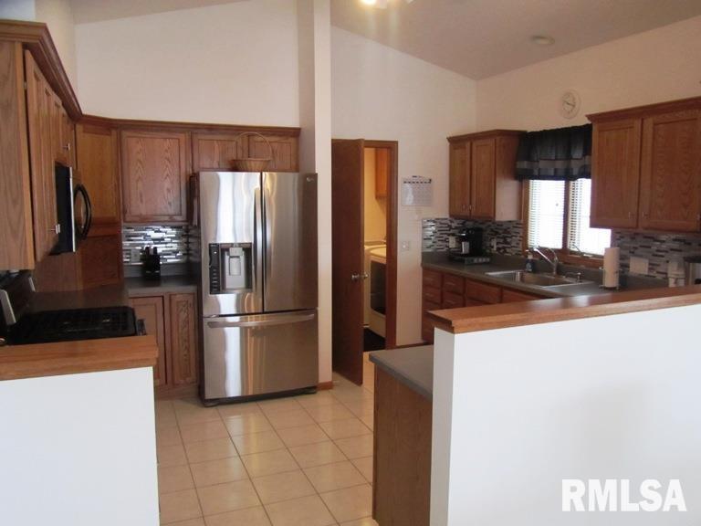 3855 Raleigh Avenue Bettendorf, IA 52722 - Photo 5 of 20 Gallery Image 5