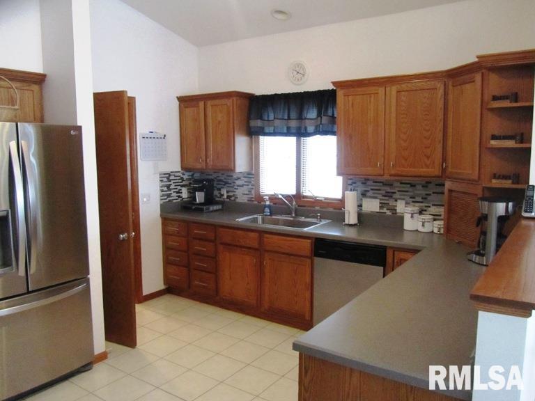 3855 Raleigh Avenue Bettendorf, IA 52722 - Photo 8 of 20 Gallery Image 8