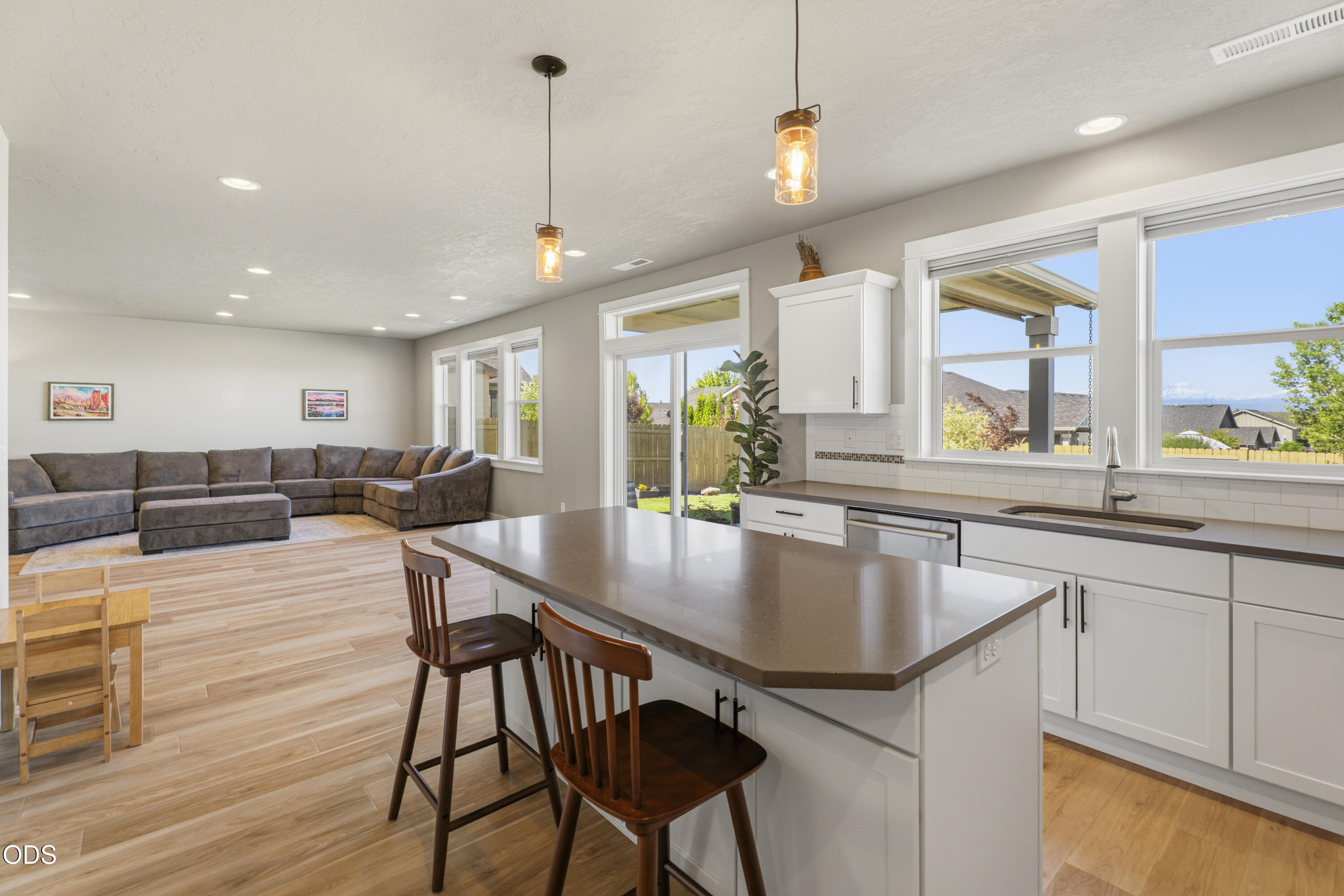 2859 Southwest 47th Street Redmond, OR 97756 - Photo 4 of 63